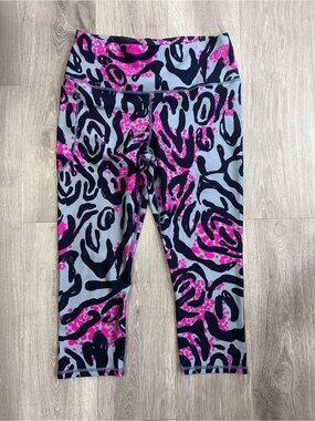 Under Armour Girls' Pink & Gray Animal Print Capri Leggings